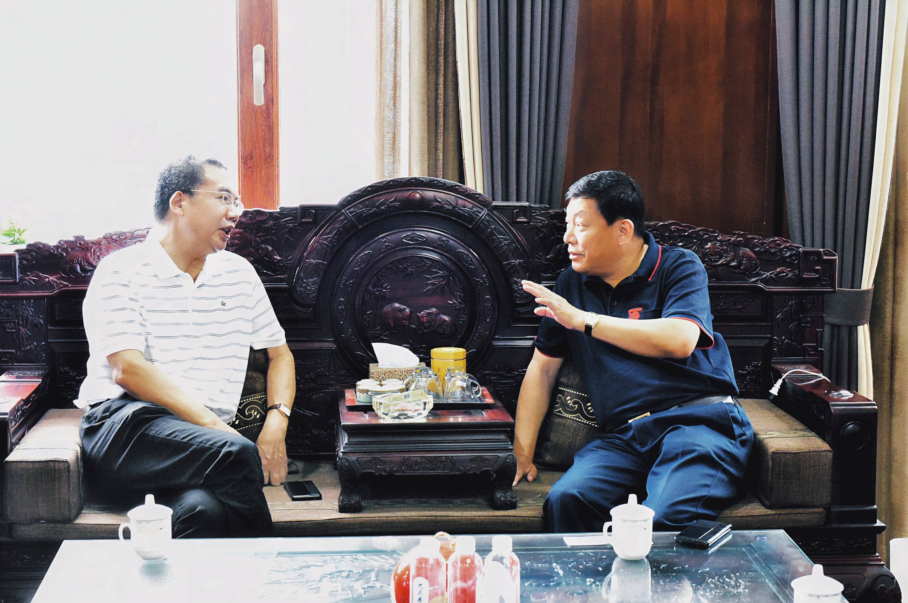 中國醫(yī)藥保健品進(jìn)出口商會會長一行來吉林北藥集團(tuán)參觀考察